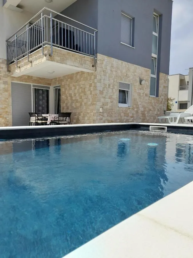Villa Rosa With Swimming Pool Privlaka
