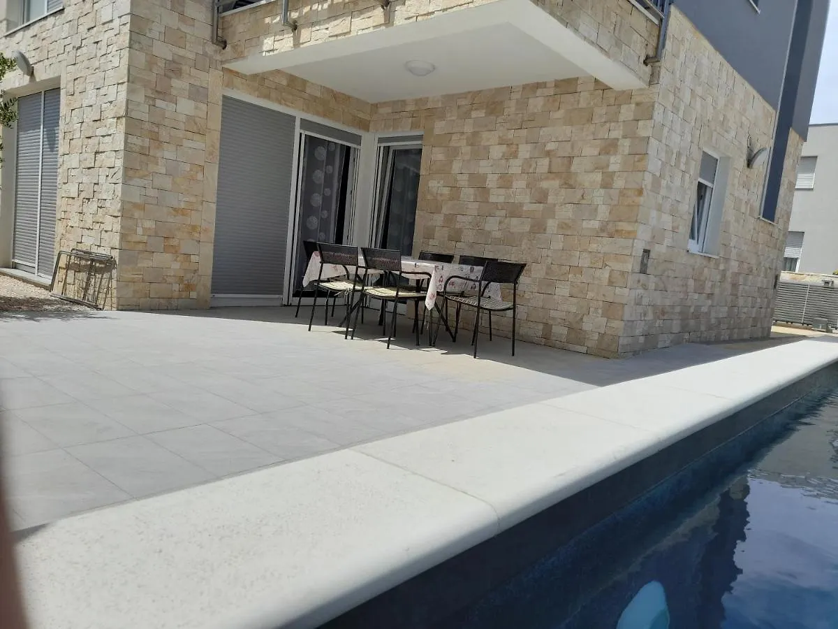 Villa Rosa With Swimming Pool Privlaka