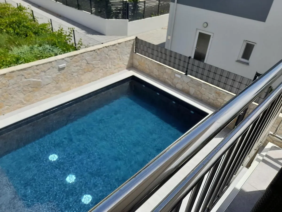 Villa Rosa With Swimming Pool Privlaka  Privlaka (Zadar)