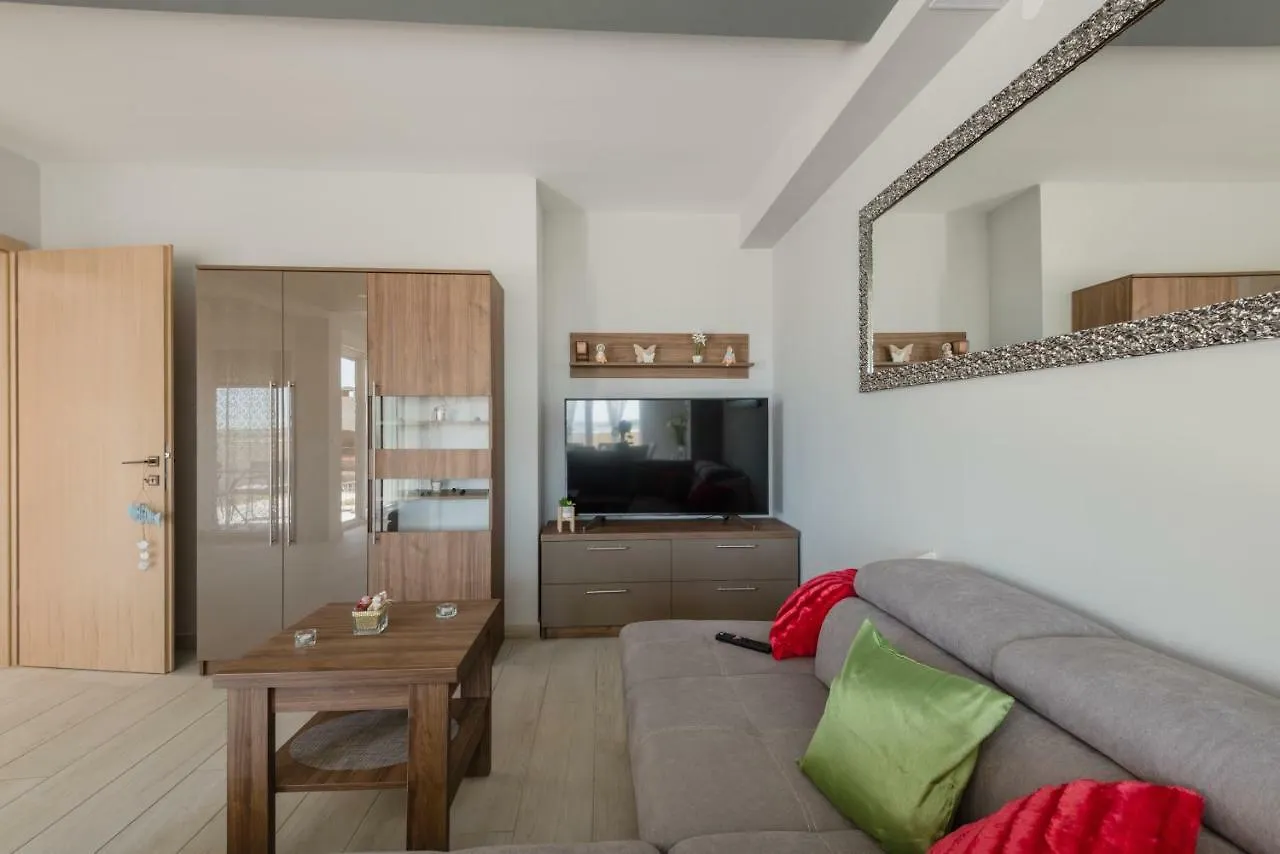Villa Rosa With Swimming Pool Privlaka  Chorvatsko