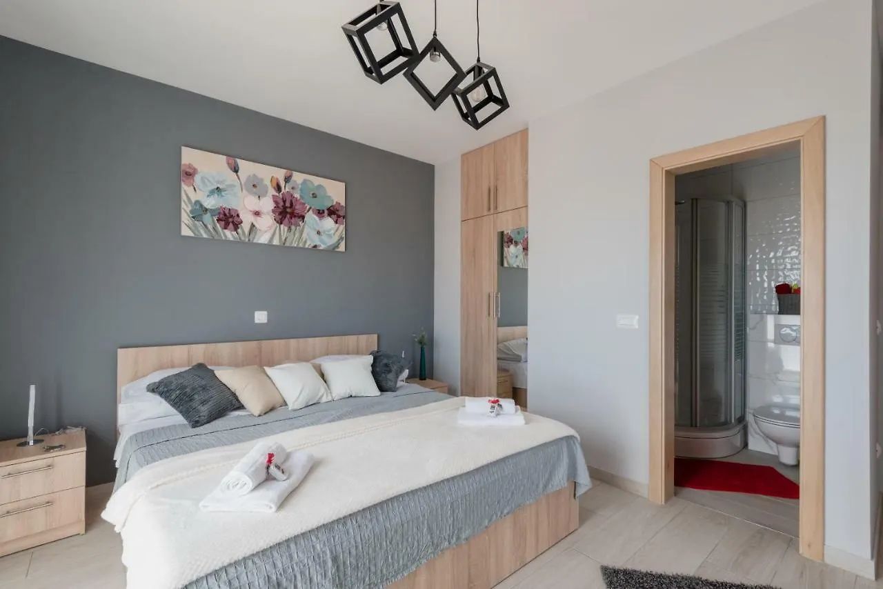 Villa Rosa With Swimming Pool Privlaka